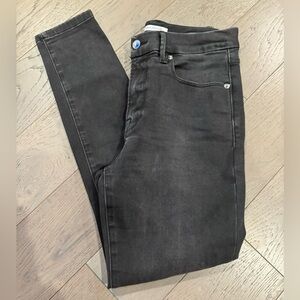 Good American Good Legs Crop 6/28 Black Faded Jeans